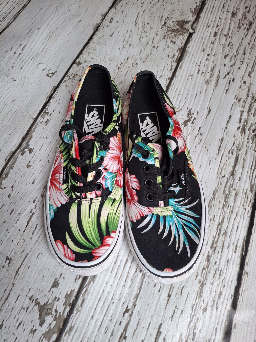 Vans Womens  Black Hawaiian Floral Canvas Lace-Up Sneakers